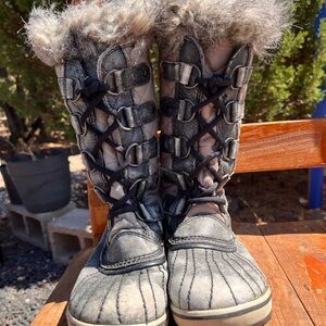 Sorel Black Fur-Lined Boots